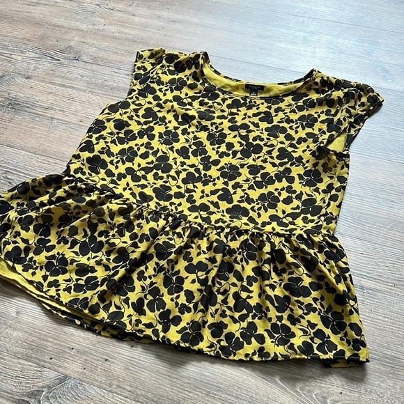 ANN TAYLOR Factory Lined Peplum Floral Blouse—SZ. Med Cap Sleeve - Picture 2 of 7